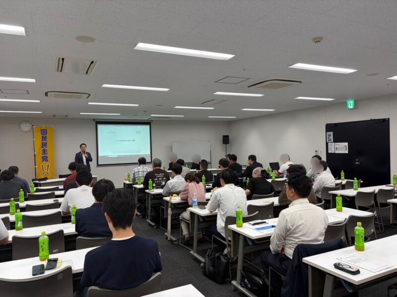 Image for the Tweet beginning: 愛知こくみん政治塾を開催しました。

第4回は、こども家庭庁と文部科学省の担当者より話題提供をいただき、
こどもの貧困対策やいじめ、不登校支援など
こどもたちを取り巻く課題を学びました。

参加者からも実体験をもとにした質疑があり、充実した学びの機会となりました。

#国民民主党 #愛知県連 