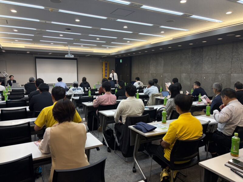 Image for the Tweet beginning: 本日の愛知こくみん政治塾には、
愛知県議会の手塚まさゆき議員、名古屋市会のうえぞの晋介議員、半田市議会の中村かずや議員が登場。

地方議会の役割に加え、それぞれが地域で実際に取り組んでいることについて講義。

地域の声をどう政策につなげていくのか。 